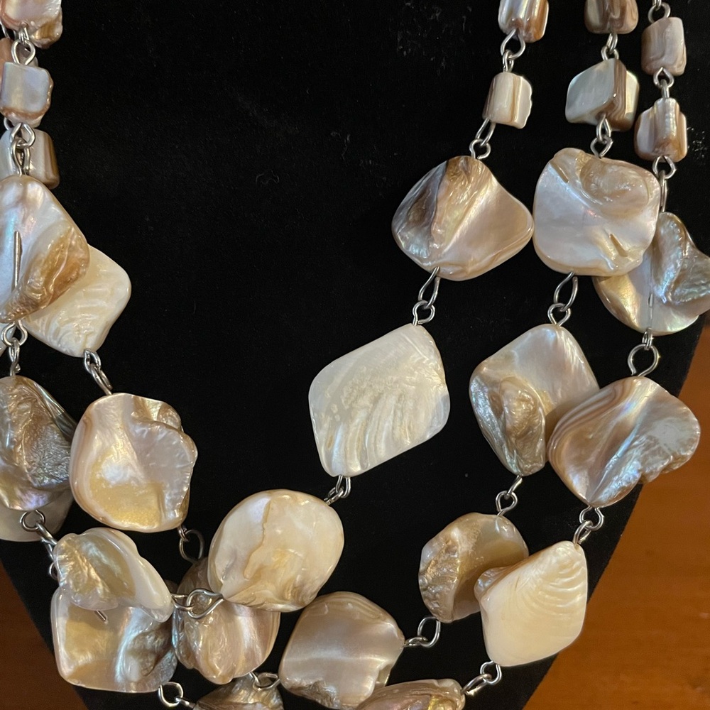 Beautiful Vintage Faux Pearl & Nuetral Color Beaded 3 Strand Necklace~ Pre-loved - Picture 5 of 6